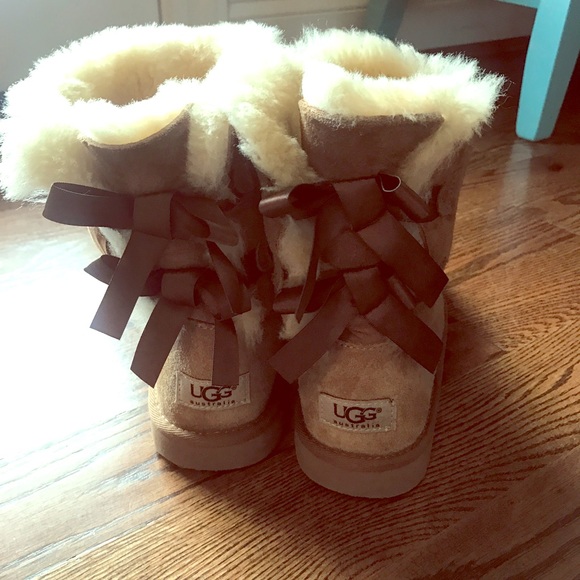 Other - Girls Bailey Bow Uggs Size 4. Like New!